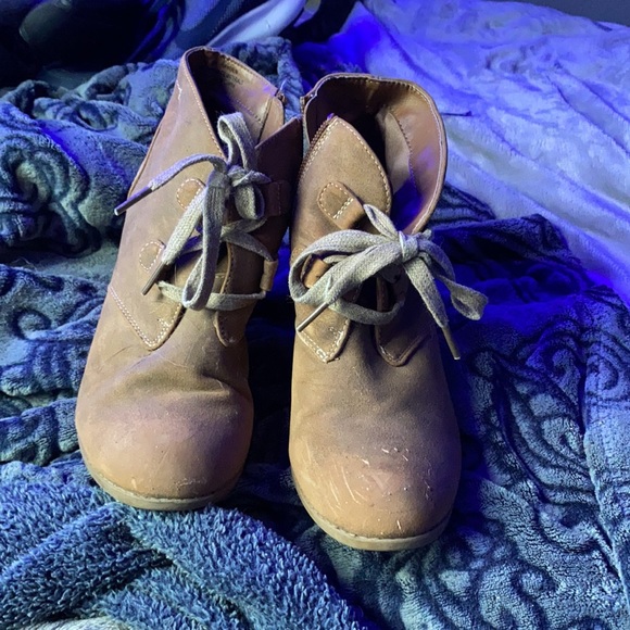 Tan AXXIOM ankle boots, size 6 - Picture 2 of 4